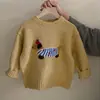 Nueva Colección Otoño/Invierno 2025 para Niñas: Conjunto de Dos Piezas Popular de Cárdigan de Punto y Pantalones a Cuadros Forrados de Polar para Niños