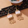Celebridad en Vivo Suministro Estilo Chino Cheongsam Hanfu Accesorios Artesanía Antigua Dorada Jade Hetian Pendientes de Borla Vintage