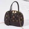 Bolsa feminina tipo concha estampada 2026 nova mini bolsa de ombro decorativa casual bolsa pequena com pingente bolsa de mão fashion