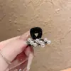 Pinza pequeña para el pelo de perlas estilo coreano para mujer, pinza dulce de princesa para flequillo lateral, mini pinza de tiburón de diseño único