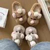 Zapatillas de algodón de suela gruesa con diseño de ratón de dibujos animados, suaves y lindas, para mujer, nuevo estilo otoño e invierno 2026, alto valor estético, zapatos peludos versátiles y lindos para usar en exteriores