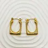 Moda Europea y Americana Pendientes de Acero Inoxidable Temperamento Dorado Versátiles Sensación de Alta Gama Resistentes al Color Retro Nicho Pendientes de Botón Adornos para Orejas