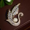 Broche de cisne de alta gama para mujer, elegante ramillete de perlas de lujo, nuevo nicho, alfiler de alta gama, accesorios para trajes
