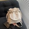 Bolso de tela popular de este año para mujer 2025 nuevo nicho plisado bolso de mensajero de hombro bolso de cubo casual