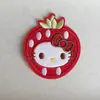 Lindo Parche Grande de Fresa Kt Accesorios Pasador Funda para Teléfono Calcetines Bolsa Ropa Muñeco para Mascotas Materiales de Decoración Al por Mayor
