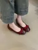 Primeiro Encontro Sapatos Femininos Ji Wan Wan Outono 2026 Doce Francês Gentil Fada Laço Bico Quadrado Baixo Sapatos de Vovó