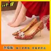 Sapatos de noiva elegantes e sofisticados em estilo francês para mulheres, novos sapatos de salto agulha para noiva da moda primavera-verão 2026, saltos altos vermelhos