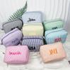 Bolsa de Maquiagem Seersucker Europeia e Americana com Nome Personalizado em Inglês Bolsa de Penteado Listrada Mississippi Popular Viagem