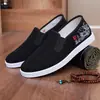 Sapatos Casuais Masculinos de Verão Novos Lona Fina Respirável Slip-on Tendência Versátil Preguiçosos Mocassins Casuais