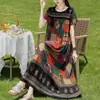 Elegante y moderno vestido de noche de algodón y seda de verano nuevo para madres de mediana edad y mayores, elegante vestido casual holgado para el hogar para mujer