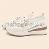 Zapatos Blancos de Malla Transpirable Modelo Nuevo Exportación Primavera/Verano 2026, Suela de Plataforma Cómoda, Zapatos Casuales para Mujer que No Cansan para Comercio Transfronterizo