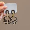Agulha de prata suave brincos de alta qualidade femininos elegantes contraste de cor leopardo retro pérola laço brincos longos
