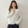Elegante suéter de cachemira con un diseño de escote único, que presenta un patrón calado, para mujer, nueva colección otoño/invierno 2026, con un distintivo punto "yuanbao", moderno, versátil y suave, perfecto como capa base