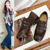 Zapatos planos ligeros 2026 nuevos versátiles de punta cuadrada pequeños de cuero con hebilla, estilo británico, suela suave, correa retro, negros para mujer