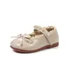 Zapatos de princesa para niñas, nueva colección de verano 2026, zapatos pequeños de cuero para niños, bailarinas de perlas de suela blanda para bebés y niñas pequeñas
