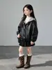 Jaqueta de couro para meninas, novo estilo outono 2026, jaqueta infantil estilosa, roupa de outono para meninas, estilo coreano, top super bonito