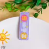 Win Kwai Llavero de Tarjeta de Texto Doble Cara Acrílica Tarjeta Colgante Accesorios DIY Accesorios para Bolsos Decoraciones