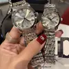 Reloj Dropshipping Suministros Langjia Reloj de Pareja Correa de Acero Calendario Hebilla Mariposa Reloj de Cuarzo para Hombre y Mujer Soymia Dw