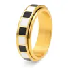 Anillo Giratorio Cuadrado Pequeño con Tablero de Ajedrez Blanco y Negro de Moda Europeo y Americano Estilo Coreano Acero de Titanio Oro de 18K Joyería para la Mano