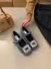 Zapatos Mary Jane grises con forro de polar y suela suave, cálidos y mullidos, con un pequeño diseño de rombo cuadrado y una sola tira