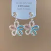 Brincos de Borboleta com Flores Frescas Coloridas, Design Personalizado Assimétrico Divertido, Brincos Versáteis, Brincos Doces e Delicados