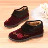 Zapatos de invierno de algodón estilo Pekín antiguo para mujer, forrados de felpa y engrosados, sin cordones, cálidos y antideslizantes, botines cortos de algodón bordados para personas de mediana edad y mayores