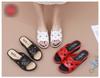 Pantuflas de estilo nuevo para mujer de verano, de plataforma de tacón medio de suela gruesa, modernas, casuales, para el hogar, baño, pantuflas de estilo coreano