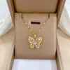 [Acero de titanio] Collar de lujo con mariposa de diamantes para banquetes de boda transfronterizos, cadena de clavícula a juego para celebrantes de Internet para mujeres, acero de titanio