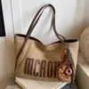 Bolso Tote de Gamuza de Gran Capacidad Súper Popular para Mujer 2025 Nuevo Estilo Retro Bolso de Hombro de Moda Bolso de Axila con Letras