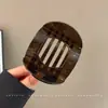 Pinza para el Cabello Retorcida con Flor de Perlas y Pedrería Mariposa para Mujer, Nuevo Estilo 2026 Pinza de Garra para Recogido, Pasador Recto