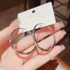 Pendientes de Aro de Metal Retorcido de Personalidad Moda Europea y Americana Simples Exagerados Pendientes de Temperamento Femenino Versátiles Pendientes de Viento Frío Pendientes Adelgazantes