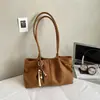 Bolso de mujer vintage 2026 nuevo modelo gamuza para ir al trabajo versátil bandolera gran capacidad color sólido bolso de mano tote bag