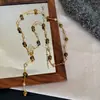 Cadena Larga de Suéter con Perlas Estilo Maillard, Lujo Ligero, Gama Alta, Elegante, Accesorios de Collar de Hojas de Alta Calidad para Mujeres