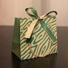 Sacola de Presente Ondulada com Fita Embalagem de Borda Cruzada Sacola de Presente para Presentear em estoque Sacola Verde Sacola de Papel para Assar