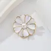 Broche de Perla y Flor Fresca Pétalos Rosas Pin Versátil Accesorio para Traje de Verano Abrigo Corsage Accesorio DIY