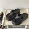 Chinelos Flip-Flop Novos de Liberação Rápida em EVA para Mulheres, Sandálias de Dedo com Solado Grosso para o Verão, Adequados para Uso Transfronteiriço, Solado Macio que Aumenta a Altura
