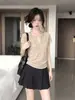 Camiseta fina de manga corta con cuello en V estilo retro coreano para mujer, temperamento único de verano, estilo old money, top de punto adelgazante y casual