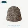 Chapéu de Tricô Cor Mesclada com Etiqueta Pequena de Couro Espessa Estilo Coreano Chapéu de Lã Quente de Inverno Chapéu Simples Versátil para Frio para Estudantes Homens e Mulheres
