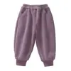 Pantalones Cálidos de Conejo de Caramelo para Niñas de Invierno 2026 Nueva Moda Infantil Elegantes Pantalones con Puño para Niña Pequeña Modernos