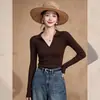 Suéter de tricô marrom de manga longa slim fit para mulheres, novo modelo para o início do outono de 2026, com gola POLO, estilo acadêmico intelectual e toque texturizado