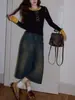 Camiseta Splicing Preta de Gola Redonda para Mulheres Outono 2025 Top Elegante de Alta Qualidade com Efeito Afinando a Cintura Manga Longa