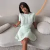 Top de punto moderno y juvenil de corte ajustado para mujer, manga corta de verano, elegante y que realza la figura, adecuado para ir al trabajo.