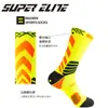 Novas meias masculinas de elite com meias de basquete longas de contraste na moda com fundo de toalha absorvente de suor respirável meias esportivas profissionais
