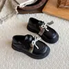Sapatos de couro para meninas, nova coleção primavera/outono 2026, sapatos infantis, couro genuíno, mocassins para meninas pequenas, sapatilhas de princesa com sola macia, adequados para apresentações