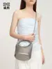 Bolso de mano simple de diseño original estilo cesta para mujer, nuevo bolso cubo tejido con patrón de espiga, tacto de alta gama, bolso de hombro cruzado único