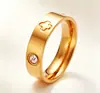 Anillo de acero de titanio de trébol de cuatro hojas con incrustaciones de diamante anillos a juego para parejas anillo para el dedo índice unisex no se decolora estilo versátil