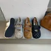 2026 Novos Sapatos Mary Jane Franceses de Salto Baixo, Aumentadores de Altura, Slip-On, Sola Macia, Design Moderno de Bolinhas, Sapatos Individuais Femininos para Uso Externo