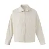 Camisa de manga larga para hombre de estilo dos piezas con tapeta de doble capa y rayas verticales, con un diseño moderno de alta costura, corte holgado y cuello alto.