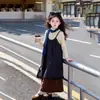 Vestido Infantil Primavera e Outono 2026 Novo Estiloso Manga Longa Bolinhas Salopete Roupa de Primavera para Bebê Estilo Coreano Conjunto de Três Peças
