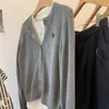 Cardigan de Tricô Bordado em Lã Novo Primavera/Outono 2026 Roupa Externa Feminina Suéter de Lã Gola Redonda Cardigan de Botão Versátil